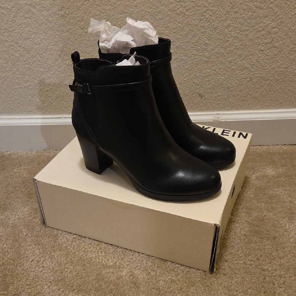 NWB Anne Klein Sleek Black Ankle Boots